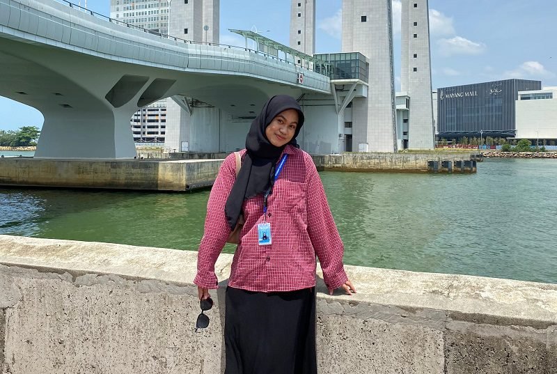 MAHASISWA SURABAYA MENCARI PENGALAMAN BARU DI KUALA LUMPUR