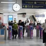 EFISIENKAN LAYANAN, KAI TERAPKAN TAP IN DAN TAP OUT DI STASIUN YANG SAMA