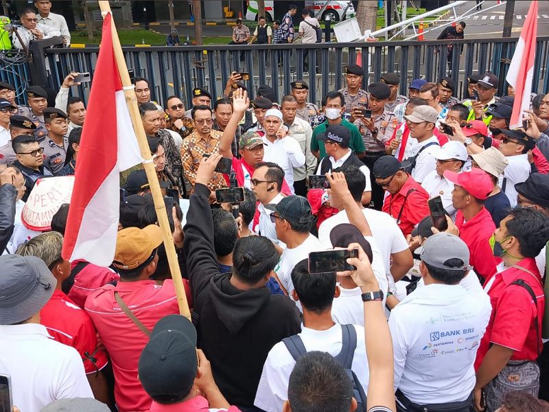 PENGUSAHA PERTASHOP ANCAM KEPUNG ISTANA