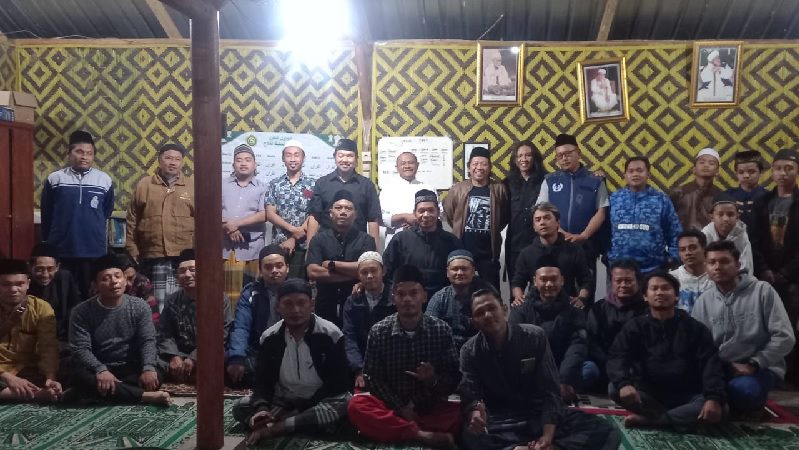 KENANG KORBAN TRAGEDI KANJURUHAN, AREMANIA NGAJUM KIRIM DOA BERSAMA