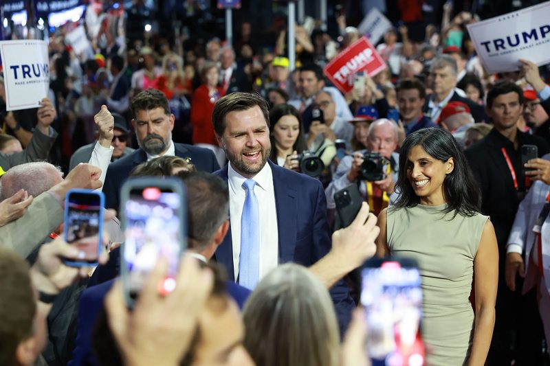 RESMI JADI CAPRES PARTAI REPUBLIK, TRUMP PILIH JD SENATOR MUDA OHIO JADI PASANGANNYA