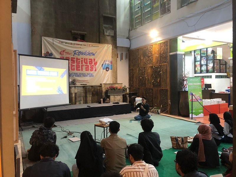 10 TAHUN GELUTI PERFILMAN, RAJAB TEBAR INSPIRASI LEWAT WORKSHOP FILM PENDEK