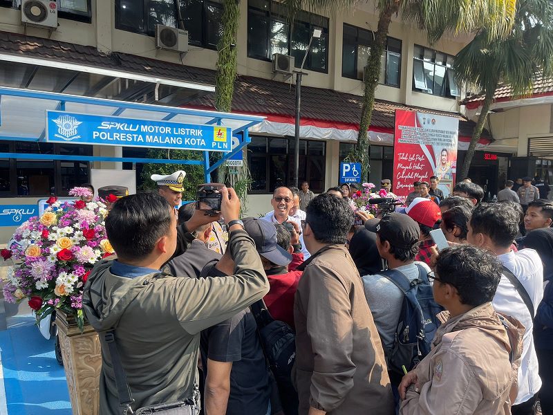 POLRESTA MALANG KOTA DAN PLN BANGUN SPKLU DI HALAMAN POLRESTA.