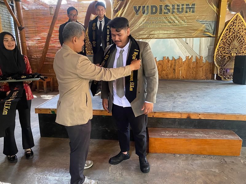 PROSESI YUDISIUM, TONGGAK BARU BAGI LULUSAN ILMU KOMUNIKASI UNIGA MALANG