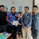 AREMA FC TERUS BERI SANTUNAN KORBAN KANJURUHAN, PRESIDIUM AREMANIA UTAS DAMPINGI DOOR TO DOOR