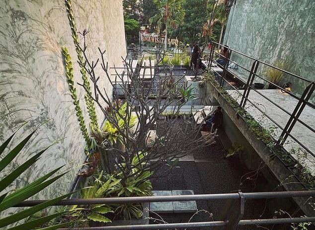 NONGKRONG ESTETIK DI TEMBOK LANGIT