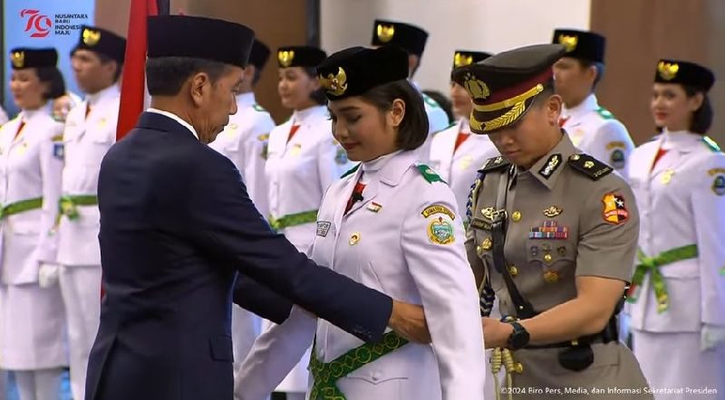 PRESIDEN JOKOWI KUKUHKAN 76 ANGGOTA PASKIBRAKA TAHUN 2024