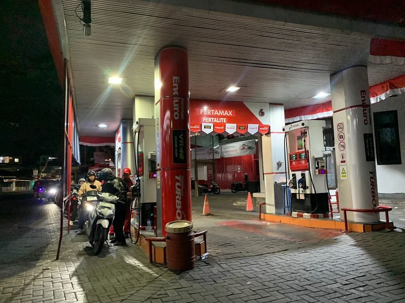 PERTAMAX NAIK LAGI, BEBAN MASYARAKAT MAKIN BERAT