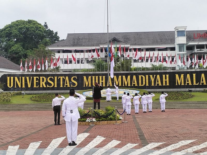 REKTOR UMM SAMPAIKAN PESAN UKHUWAH KEBANGSAAN DALAM UPACARA HUT KE-79 RI