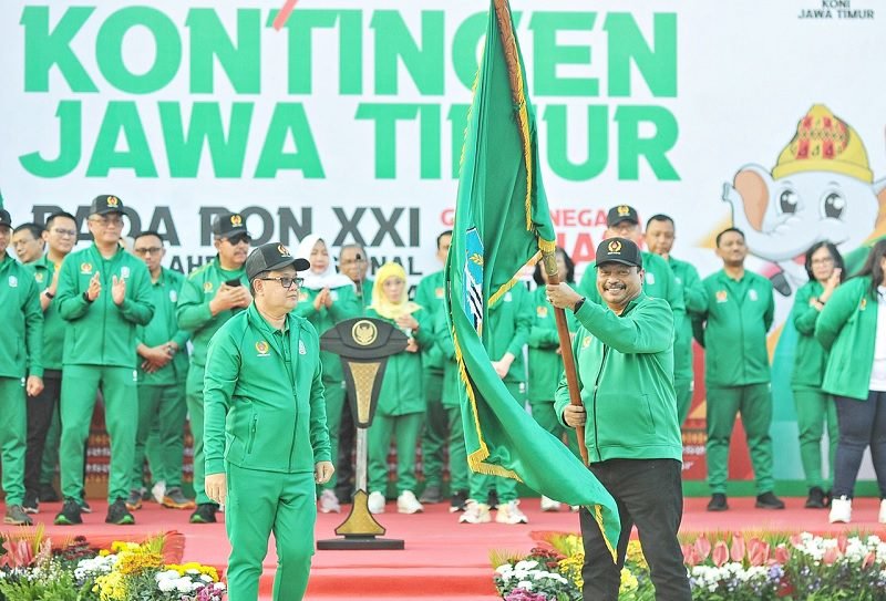 OPTIMIS JUARA UMUM, PJ GUBERNUR JATIM LEPAS KONTINGEN JATIM KE PON XXI ACEH-SUMUT 2024