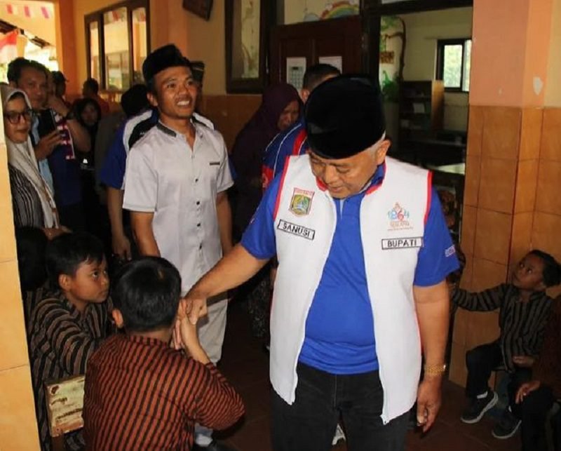 BUPATI MALANG TINJAU LANGSUNG, SDN 2 GONDOWANGI SEGERA DAPAT PERBAIKAN