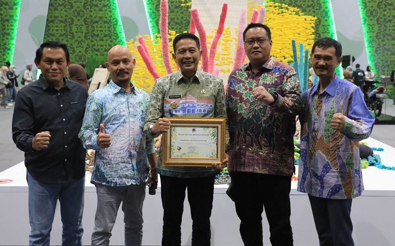 PJ WALI KOTA MALANG DIANUGERAHI APRESIASI PEMBINAAN PROKLIM 2024