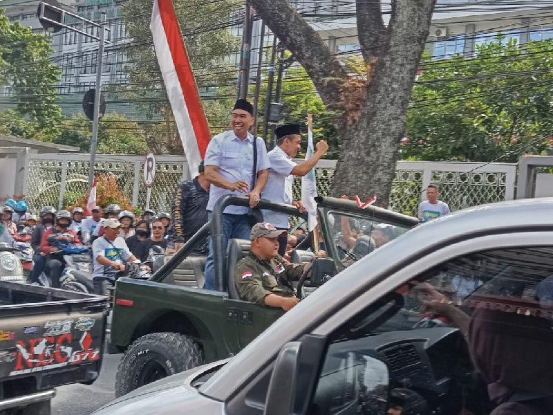 IRING-IRINGAN MASSA ANTAR ABAH ANTON-DIMYATI KE KPU