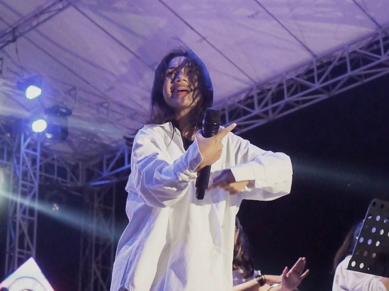 Lintang Kurnia, gadis cantik bersuara emas