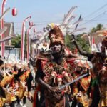 LESTARIKAN BUDAYA BANGSA : SMAN 1 BULULAWANG GELAR PAWAI BUDAYA