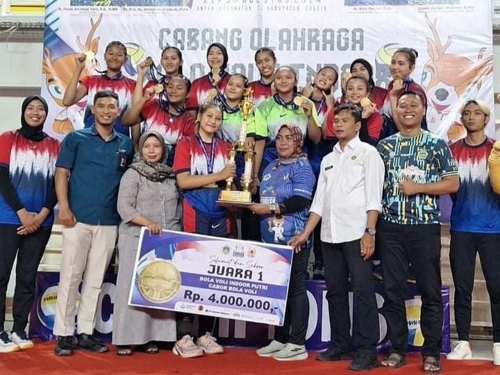 DEWANTI AULIA RAIH EMAS DI TURNAMEN BOLA VOLI INDOOR PUTRI DI GOR WEP GRESIK