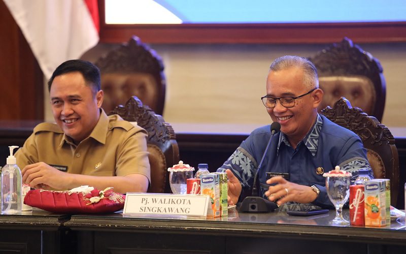 SAMBUT PJ WALI KOTA SINGKAWANG, PJ WALI KOTA IWAN TUNJUKKAN KUATNYA SINERGI TSP DI KOTA MALANG