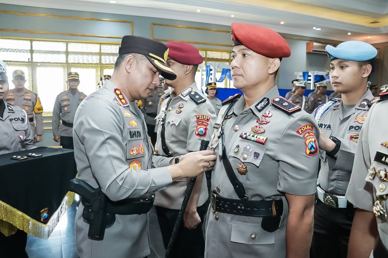 KAPOLRESTA MALANG KOTA PIMPIN SERTIJAB KASAT RESKRIM DAN KASAT LANTAS