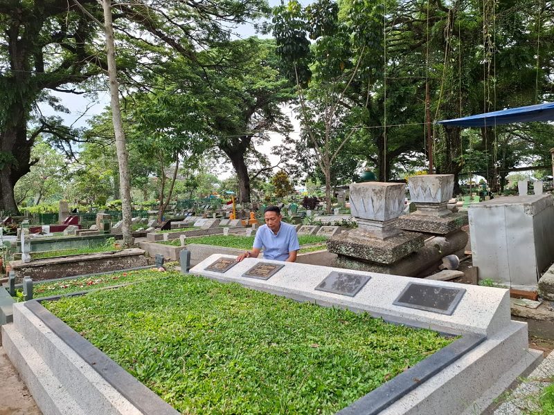 WAHYU HIDAYAT RUTIN SOWAN KE MAKAM ORANG TUA SELEPAS SALAT JUMAT