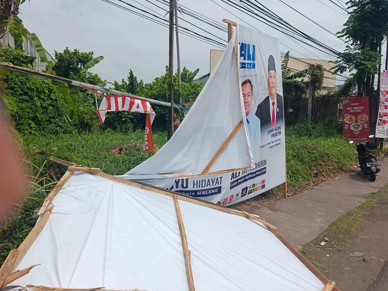 3467-Baliho WALI dirusak BALIHO WALI DIRUSAK OTK, TIM PEMENANGAN BUKA SAYEMBARA HADIAH RP5 JUTA