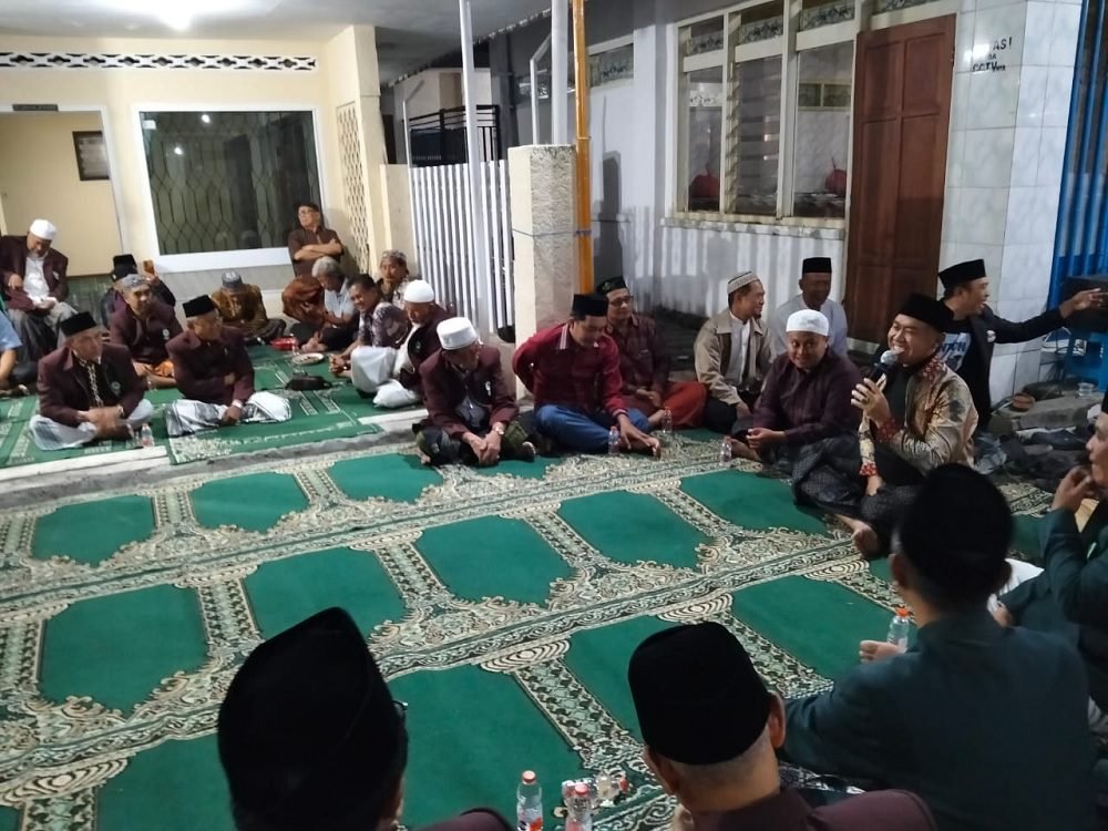 TAKMIR DAN GURU NGAJI SE-LOWOKWARU DUKUNG ABAH ANTON