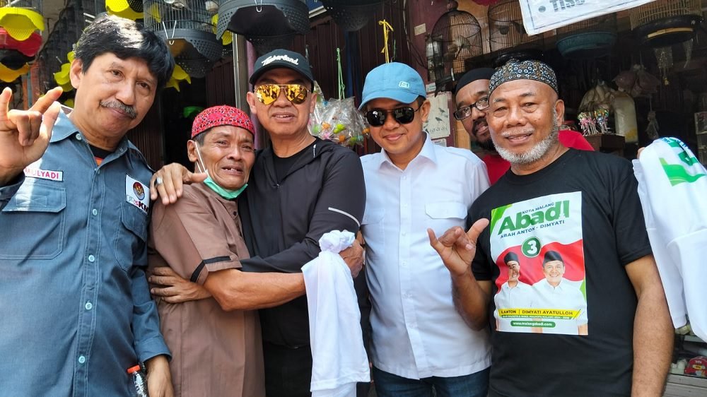 PEDAGANG PASAR BURUNG RINDUKAN KEHADIRAN ABAH ANTON