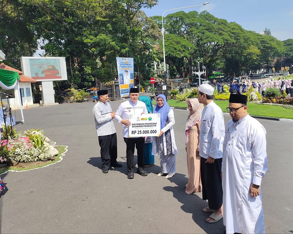 HARI SANTRI NASIONAL, BAZNAS KOTA MALANG SALURKAN BANTUAN ZIS SENILAI 124 JUTA RUPIAH