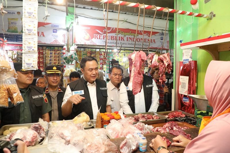 TINDAKLANJUTI INSTRUKSI MENDAGRI, PJ WALI KOTA MALANG SIDAK STOK DAN HARGA BAHAN POKOK