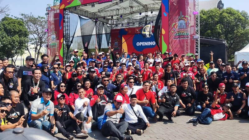 RIBUAH WARGA DAN PELANGGAN SETIA MERIAHKAN DAIHATSU KUMPUL SAHABAT DI GOR SIDOARJO