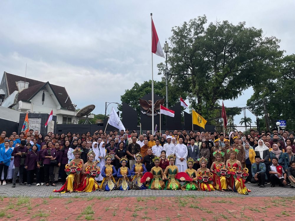 PERINGATI SUMPAH PEMUDA DAN HARI PAHLAWAN, FKAUB MALANG SUGUHKAN TARIAN DAERAH DAN KIRAB KEBHINNEKAAN
