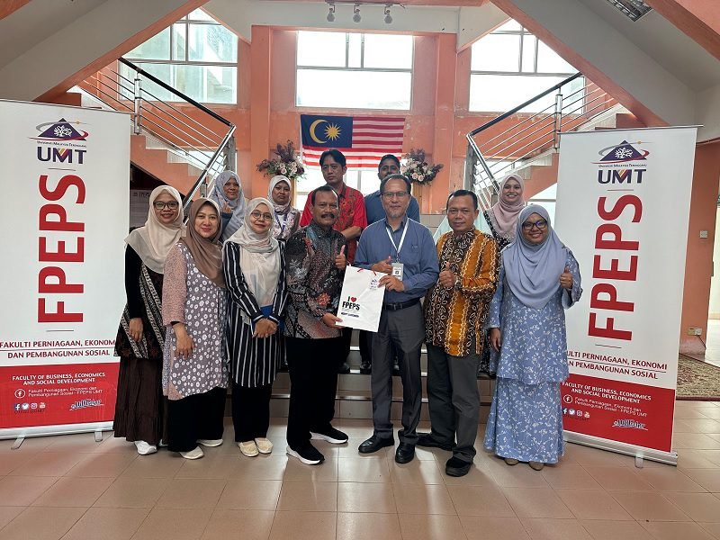 TIM DOSEN PROGRAM PASCA FEB UM KULIAHI MAHASISWA DI MALAYSIA