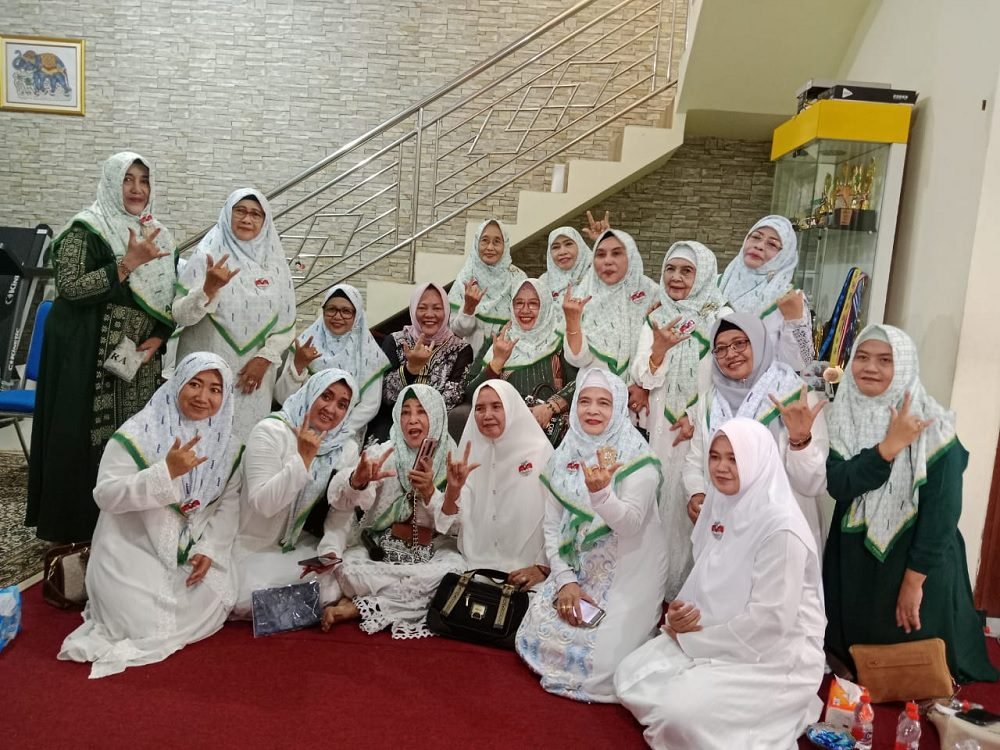 4114-Pengajian rutin di Perumahan Tata Surya Malang DI PENGAJIAN RUTIN, ISTRI ABAH ANTON DAN ISTRI DIMYATI LANGITKAN DOA UNTUK SUAMI MEREKA