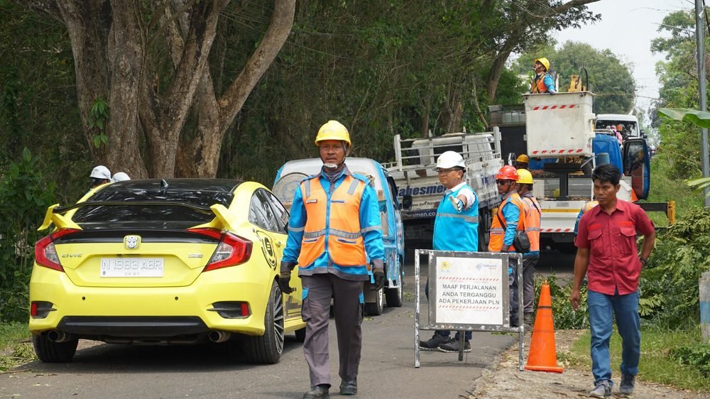 PROGRAM MAHABARATA, KOLABORASI PLN UP3 MALANG DENGAN DLH UNTUK MAKSIMALKAN PEMELIHARAAN JARINGAN
