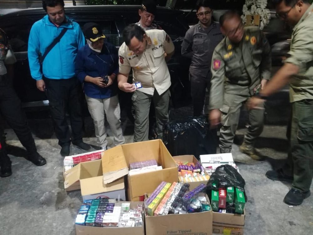 PETUGAS GABUNGAN SITA 7.509 BUNGKUS ROKOK ILEGAL