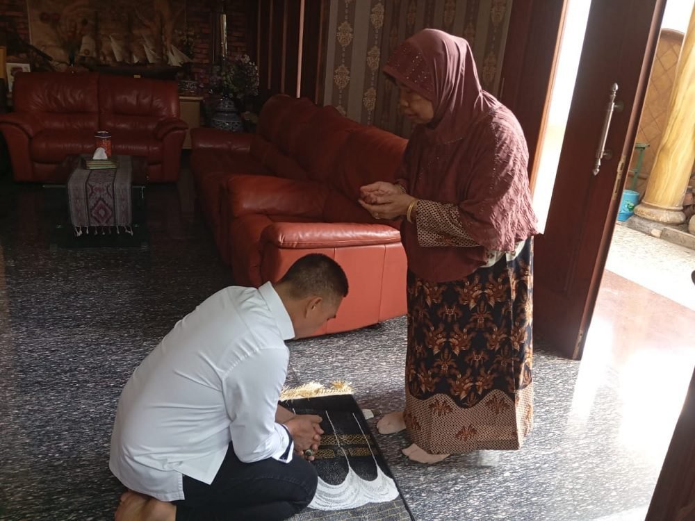 JELANG NYOBLOS ANTON TUJUH KALI DILANGKAHI IBU MERTUA