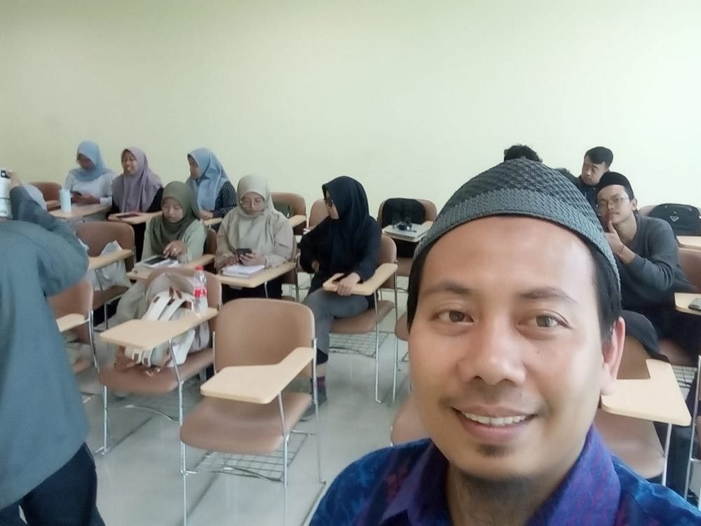 MENGAJAR PERDANA PRODI BAHASA ARAB UM, EH SALAH MASUK GEDUNG