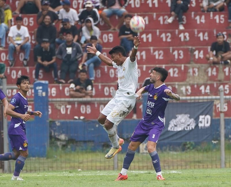 KECOLONGAN DI MENIT AKHIR, AREMA KALAH 0-1 DARI PERSIK KEDIRI