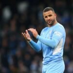 TUNDA PROSES PERCERAIAN, KYLE WALKER RAYAKAN NATAL BERSAMA MANTAN ISTRI DAN ANAK-ANAK