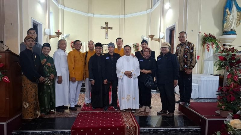 FKAUB MALANG RAYA HADIRI MISA MALAM NATAL DI GEREJA COR JESU