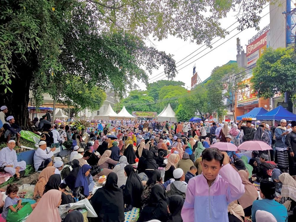 DIWARNAI GERIMIS, HAUL AKBAR AL IMAMAIN DIPENUHI LAUTAN MANUSIA