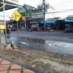 KEBOCORAN PIPA PDAM GANGGU AKTIVITAS WARGA PASAR PAKIS