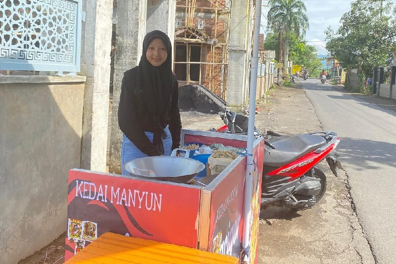 KHOIRUN NISA, REMAJA 19 TAHUN SUKSES MENGUBAH TANTANGAN HIDUP MENJADI PELUANG USAHA