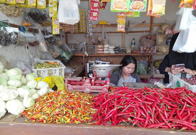 HARGA CABAI RAWIT NAIK DUA KALI LIPAT JELANG PERGANTIAN TAHUN DI PASAR JABUNG