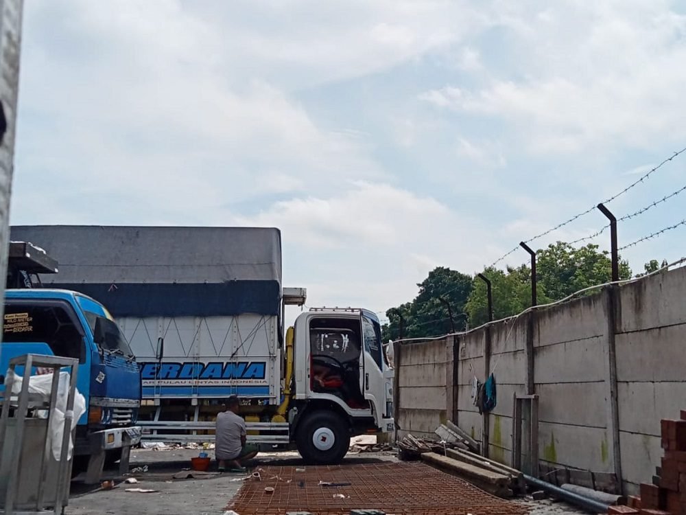 SEKTOR TRANSPORTASI TRUK DI BALI HADAPI TANTANGAN SERIUS AKIBAT SULITNYA MUATAN