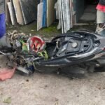 KONDISI SEPEDA MOTOR HANCUR, KORBAN POHON TUMBANG DI MONDOROKO MALANG