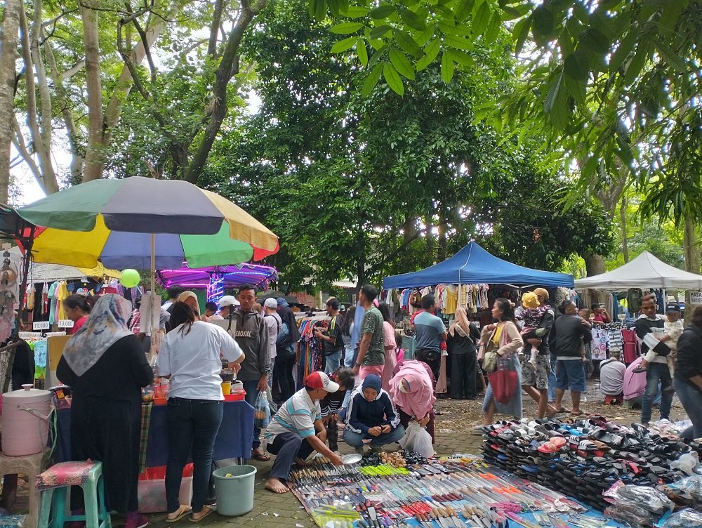 PASAR MINGGU VELODROME SAWOJAJAR, RAMAI MENJADI FAVORIT WARGA MALANG