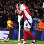 TAK TERIMA TIMNYA KALAH, FANS DINAMO ZAGBREB LEMPARI DECLAN RICE DENGAN BOTOL DAN GELAS