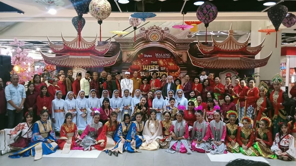 SEMARAK IMLEK DI MALANG TOWN SQUARE: HARMONI LINTAS AGAMA DALAM "WISE OF WOODEN SNAKE"