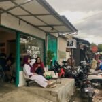 MENIKMATI KESYAHDUAN SORAI, KEDAI KOPI DAN TEH DI PINGGIR REL