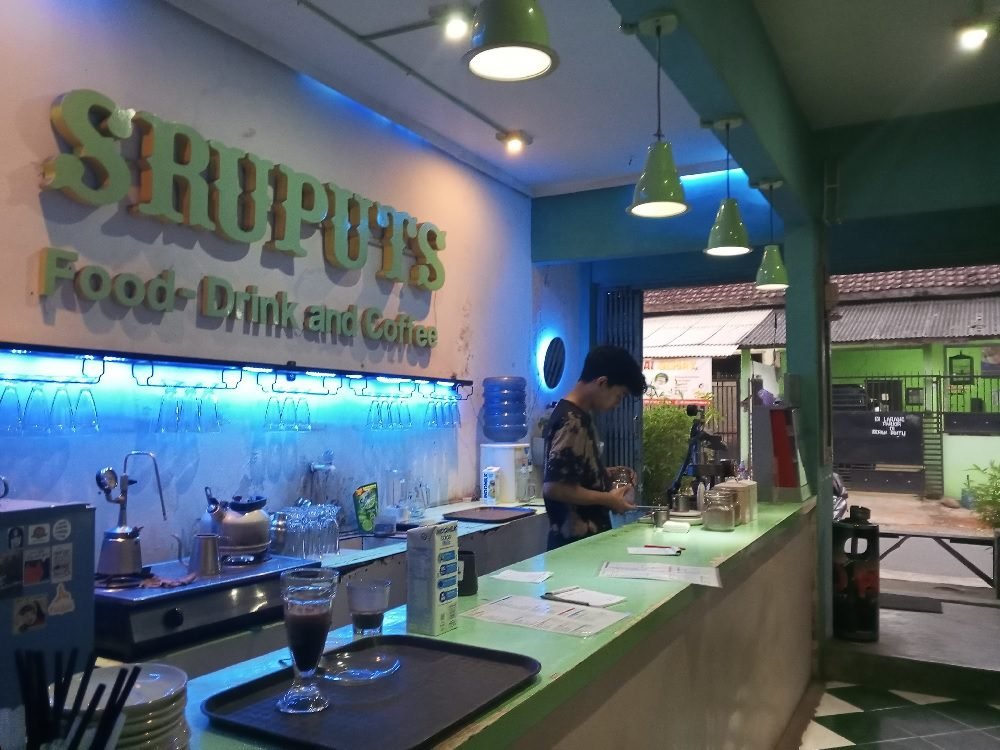 SRUPUTS COFFEE, TEMPAT NONGKRONG DENGAN SUASANA NYAMAN DAN ROOFTOP MENAWAN